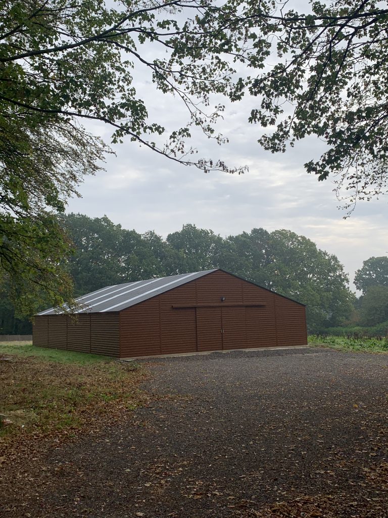 8 STABLE PRIVATE YARD TO RENT